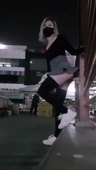 Cuek Colmek Di Parkiran Dilihat Orang