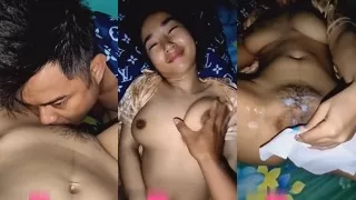 Diewe Sambil Senyum Tipis