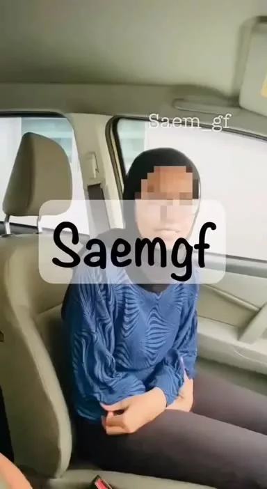 Tante Cantik Eksib Di Parkiran